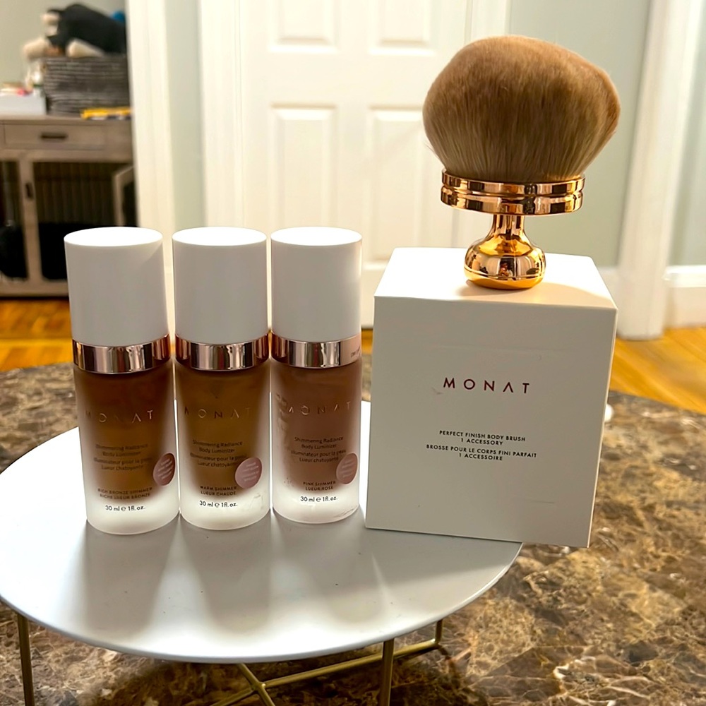 BODY SHIMMER, perfect glow for the summer.